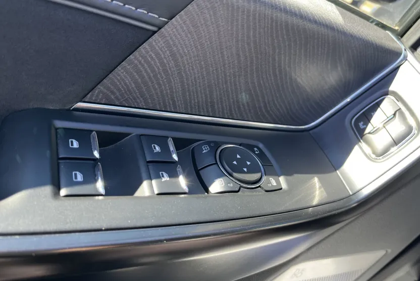 2023 Ford F-150 Platinum photo 1