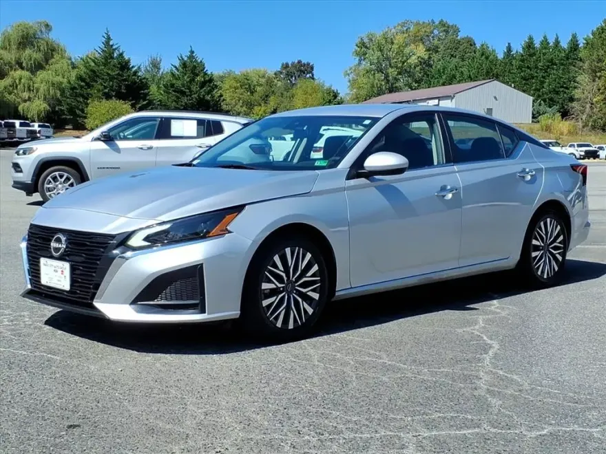 2023 Nissan Altima 2.5 SV photo 1
