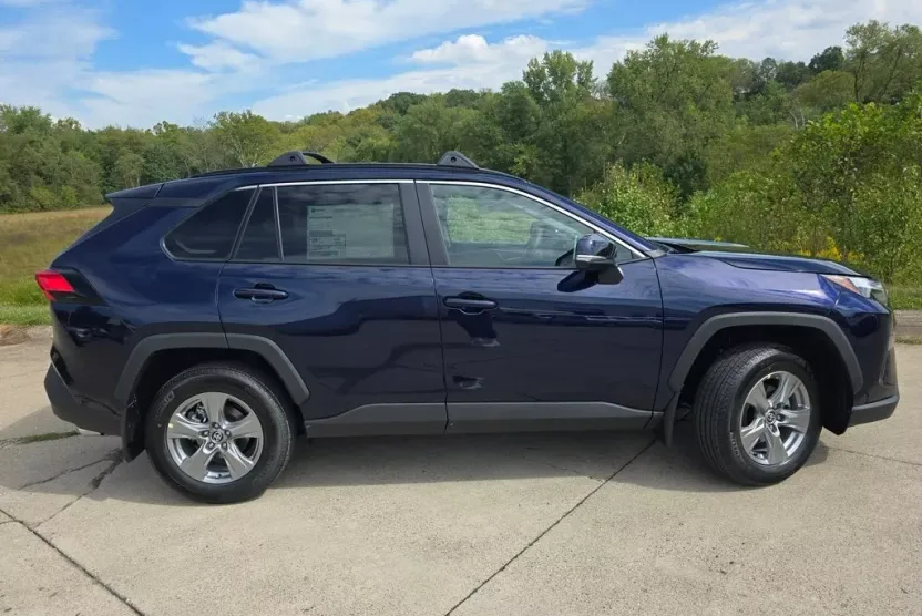 2025 Toyota RAV4 XLE photo 1