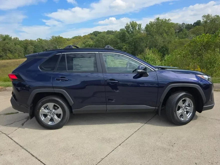 2025 Toyota RAV4 XLE photo 1