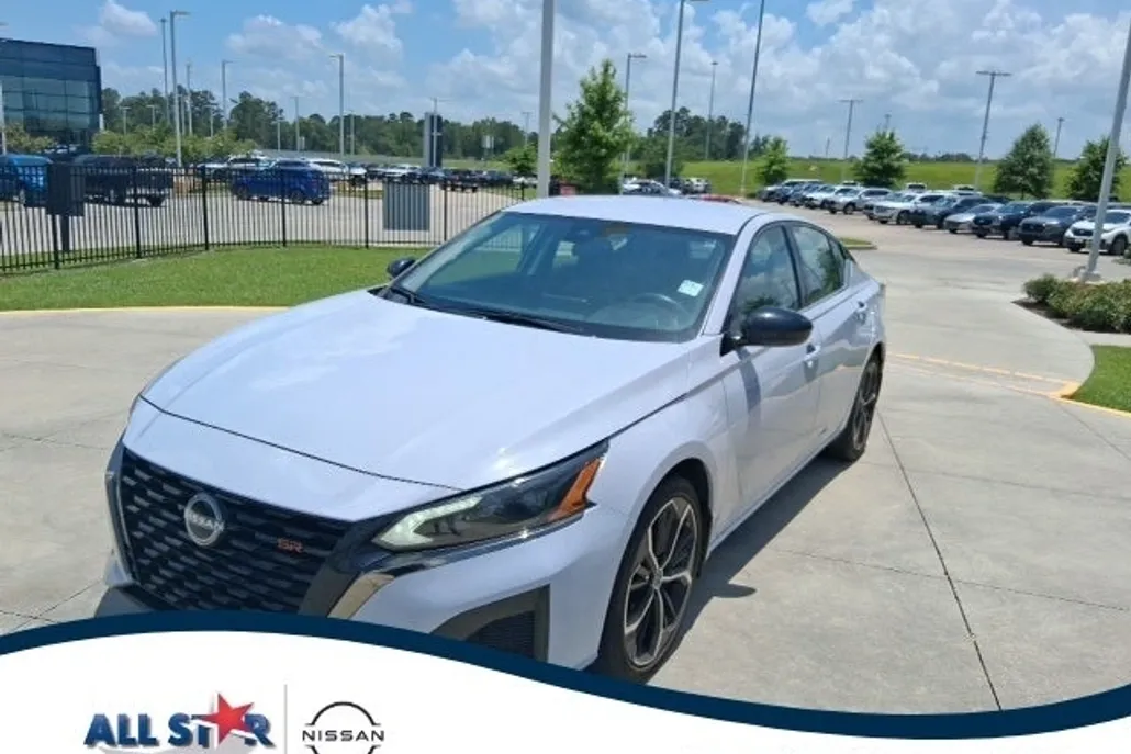 2024 Nissan Altima 2.5 SR photo 1