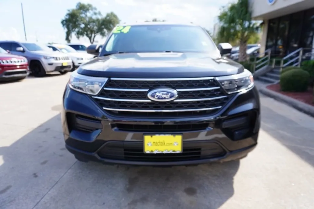 2024 Ford Explorer XLT photo 1