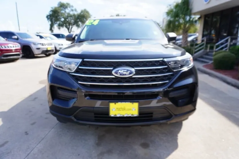 2024 Ford Explorer XLT photo 1