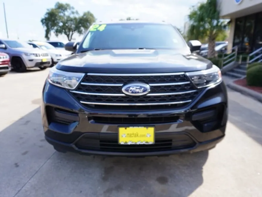 2024 Ford Explorer XLT photo 1
