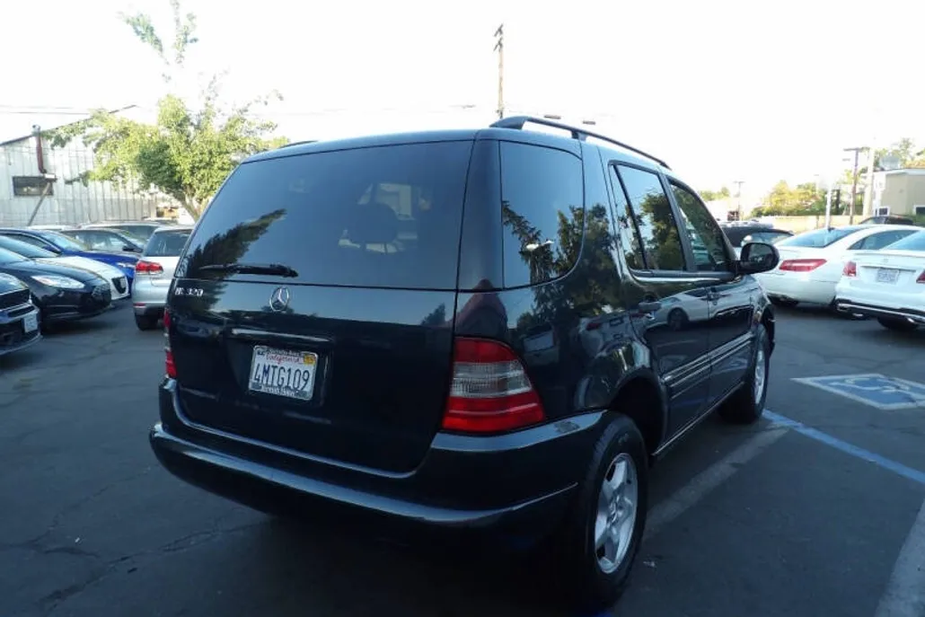 2000 Mercedes Benz ML 320 4MATIC photo 1