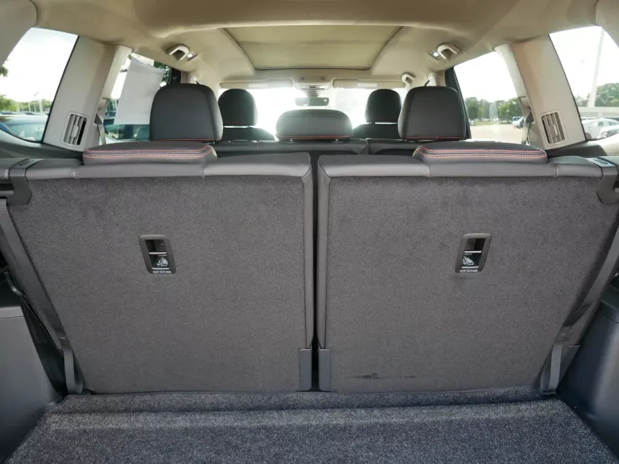 2025 Volkswagen Atlas Peak Edition SE photo 1