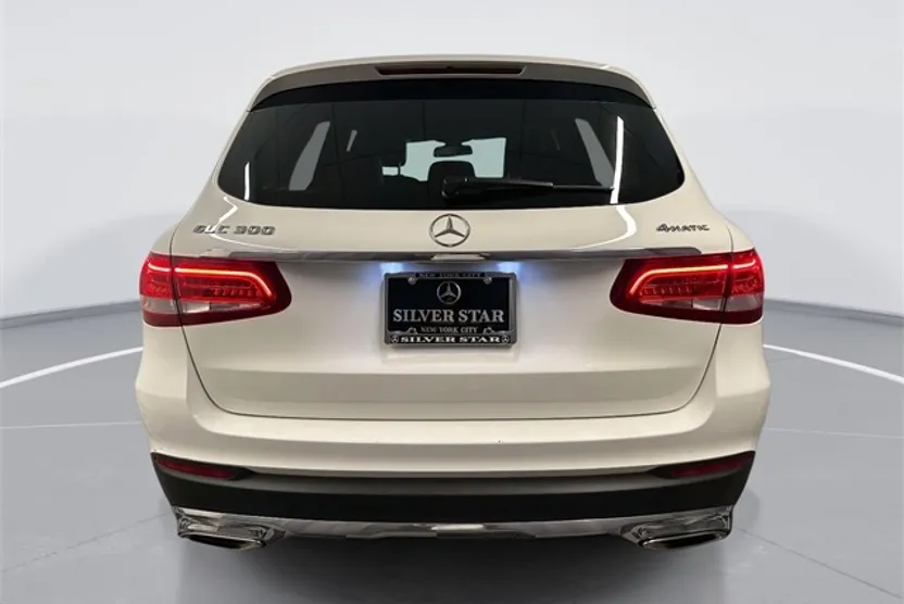 2018 Mercedes Benz GLC 300 4MATIC photo 1