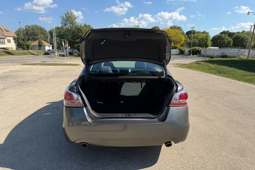 2015 Nissan Altima 2.5 SV photo 1