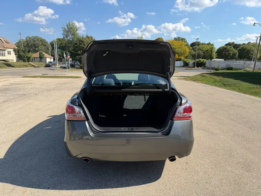 2015 Nissan Altima 2.5 SV photo 1