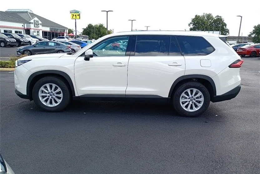 2024 Toyota Highlander Hybrid XLE photo 1