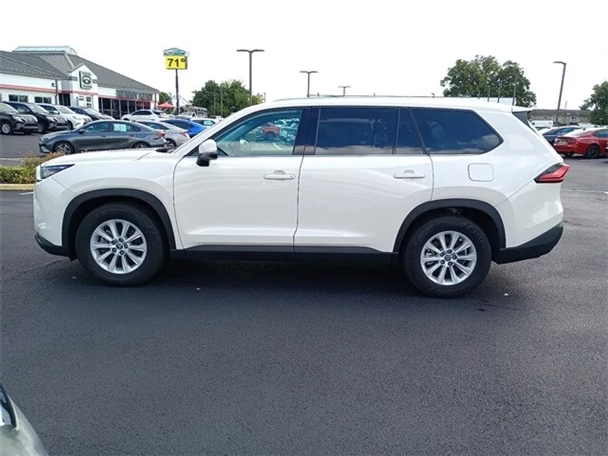2024 Toyota Highlander Hybrid XLE photo 1