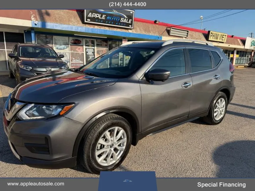 2018 Nissan Rogue SV photo 1