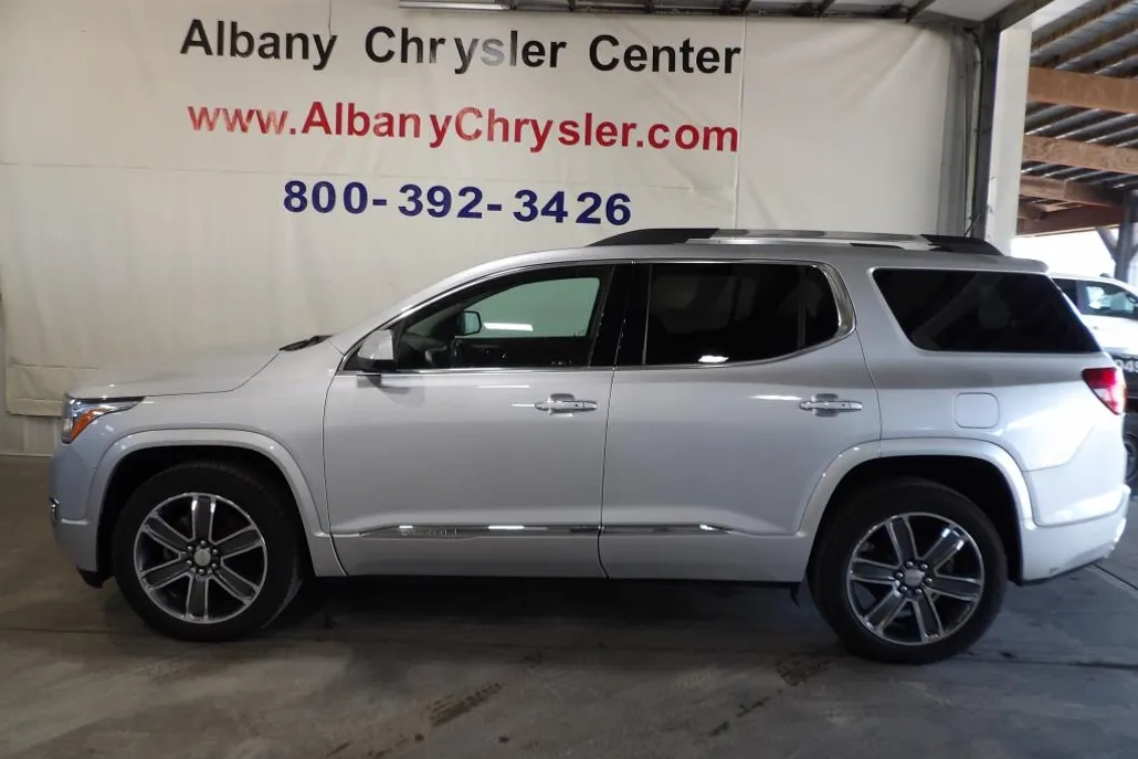 2017 Gmc Acadia Denali photo 1