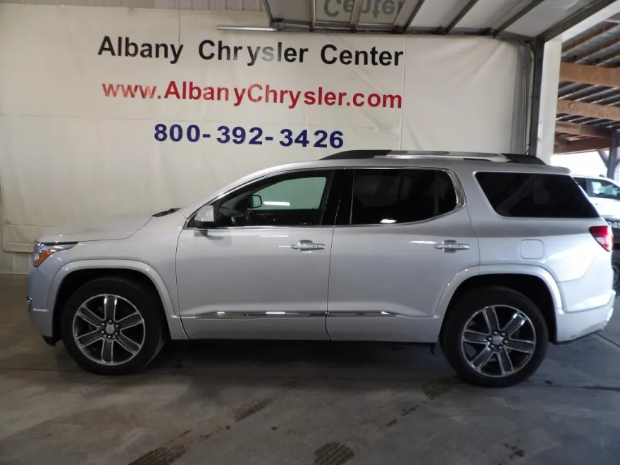 2017 Gmc Acadia Denali photo 1