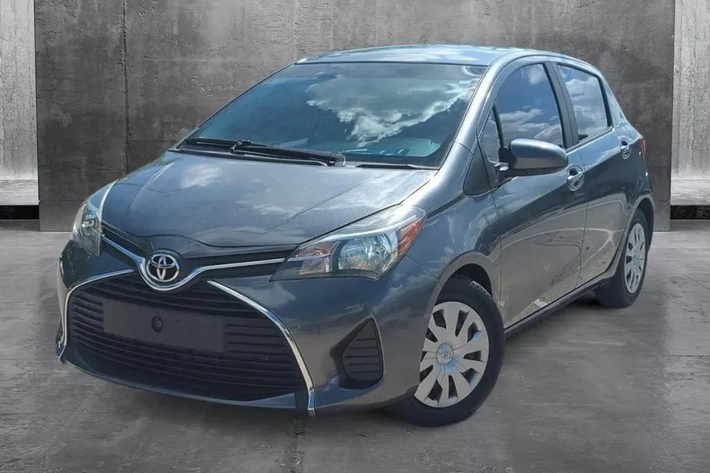 2016 Toyota Yaris L photo 1