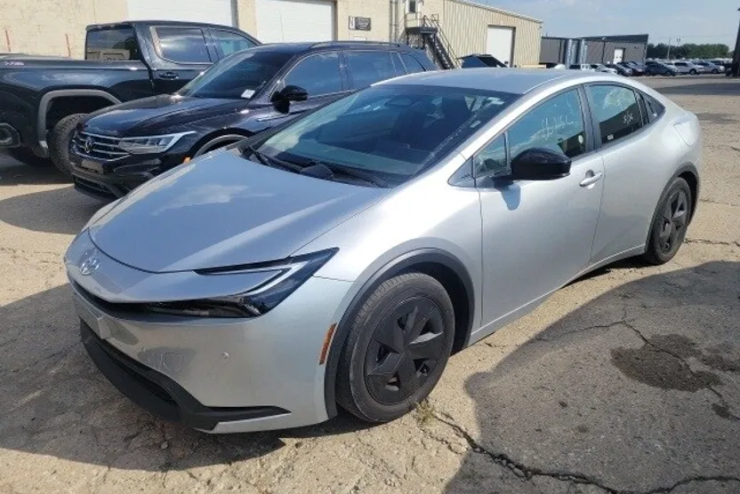 2024 Toyota Prius LE photo 1