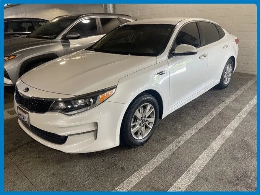 2016 Kia Optima LX photo 1