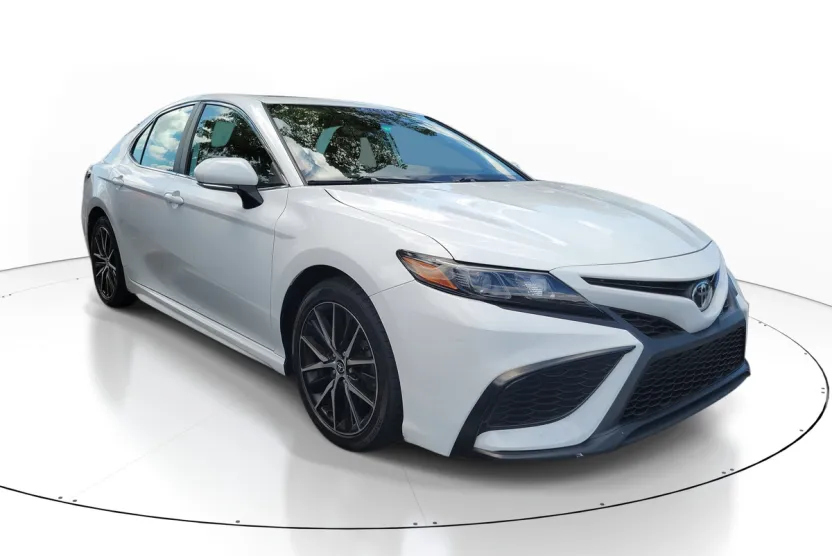 2022 Toyota Camry SE photo 1