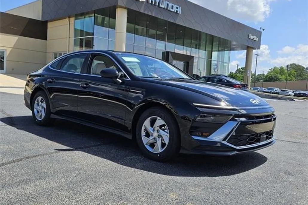 2025 Hyundai Sonata SE photo 1