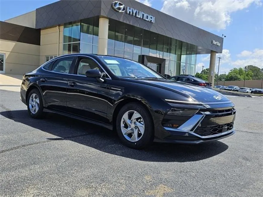 2025 Hyundai Sonata SE photo 1