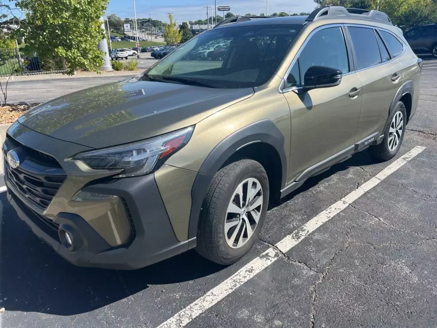 2023 Subaru Outback Premium photo 1