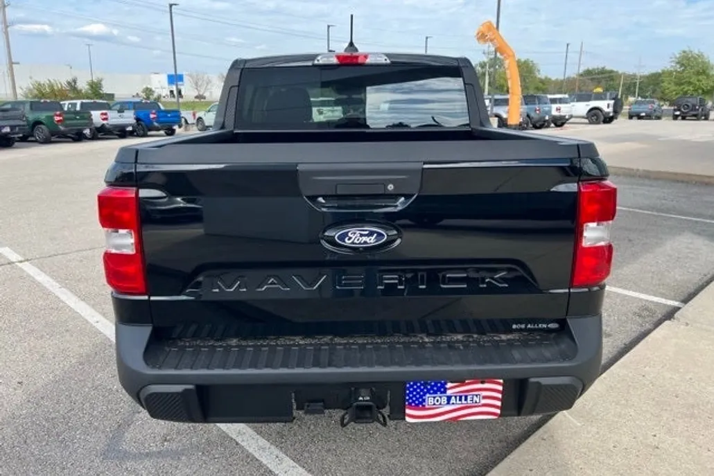 2025 Ford Maverick XLT photo 1