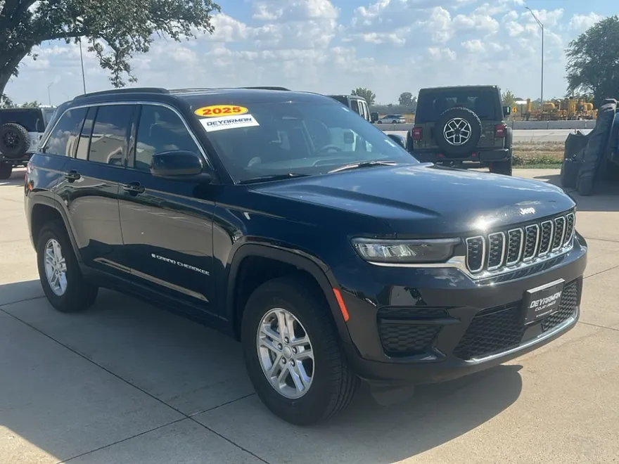 2025 Jeep Grand Cherokee Laredo photo 1