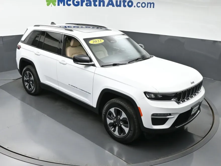 2023 Jeep Cherokee 4xe photo 1