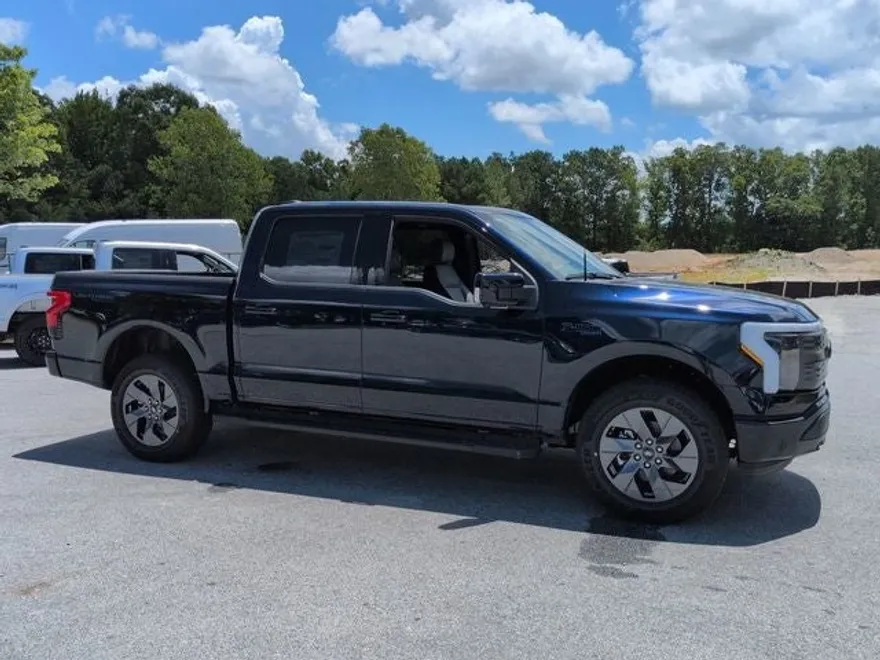 2025 Ford F-150 Lightning Lariat photo 1