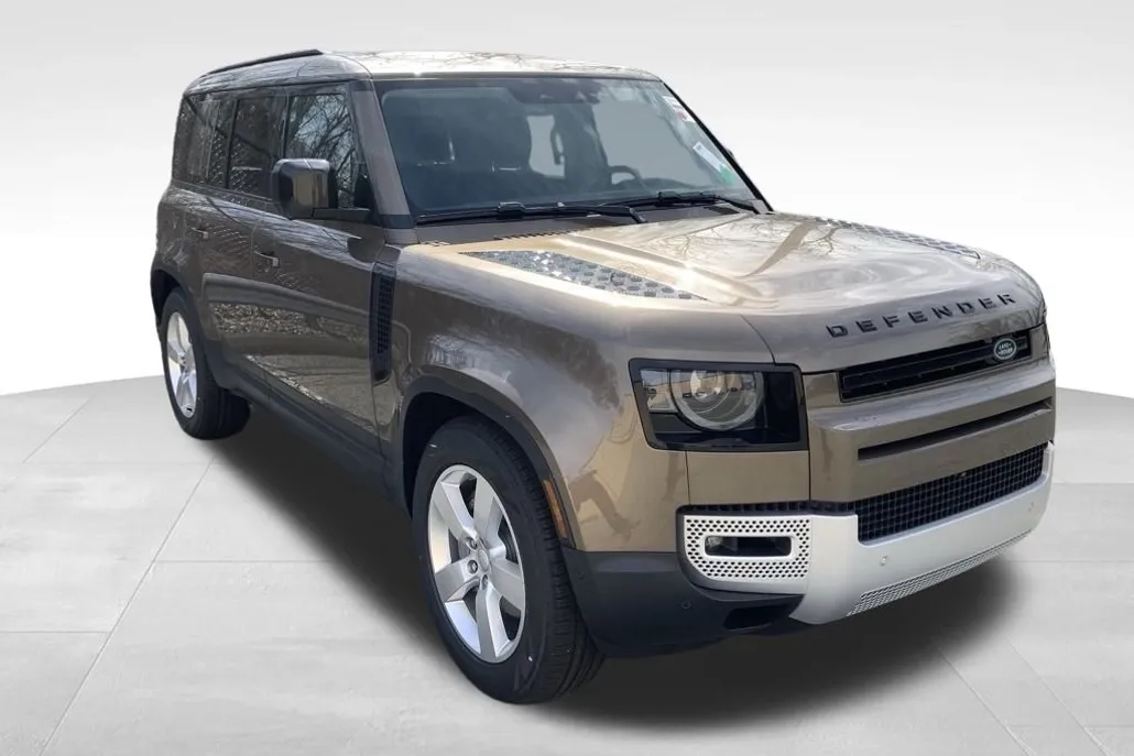 2025 Land Rover Defender 110 S photo 1