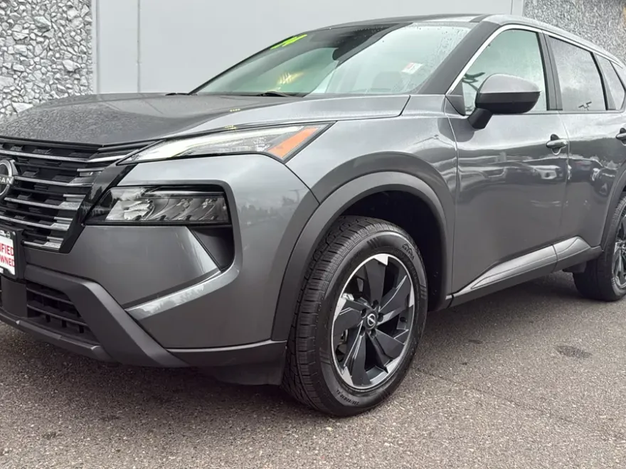2024 Nissan Rogue SV photo 1