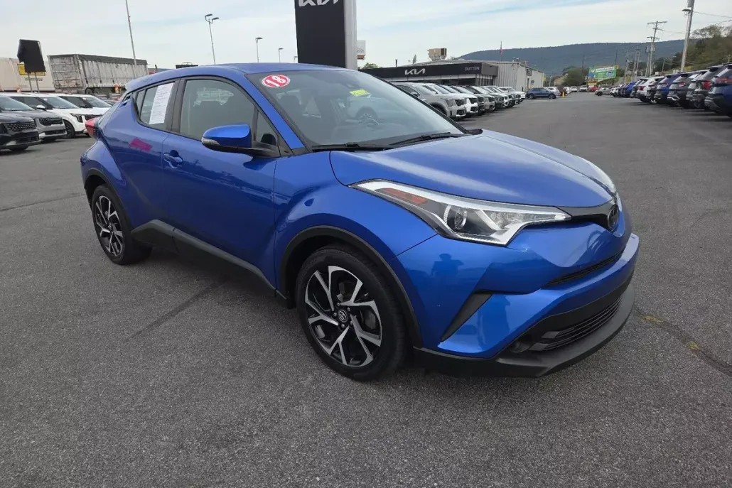 2018 Toyota C-HR XLE photo 1