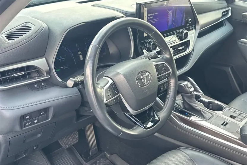 2023 Toyota Highlander Hybrid Limited photo 1