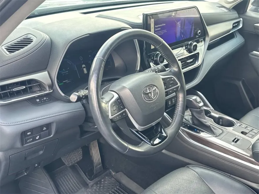2023 Toyota Highlander Hybrid Limited photo 1