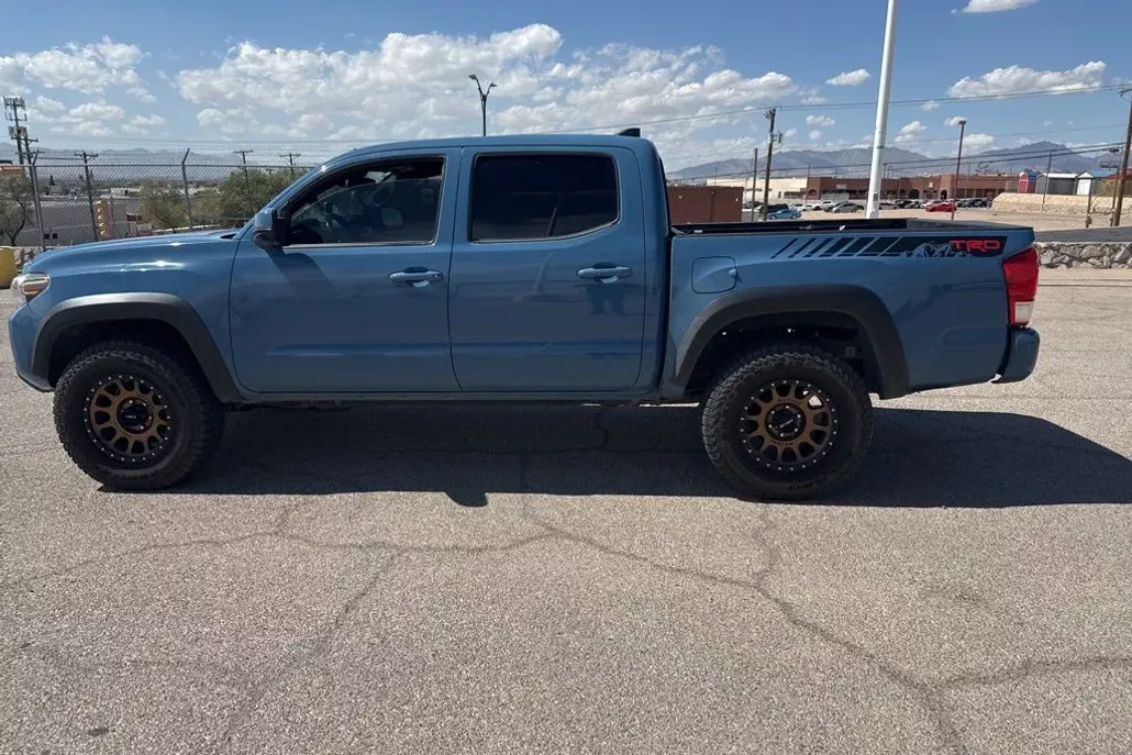 2019 Toyota Tacoma TRD Off-Road V6 Double Cab photo 1