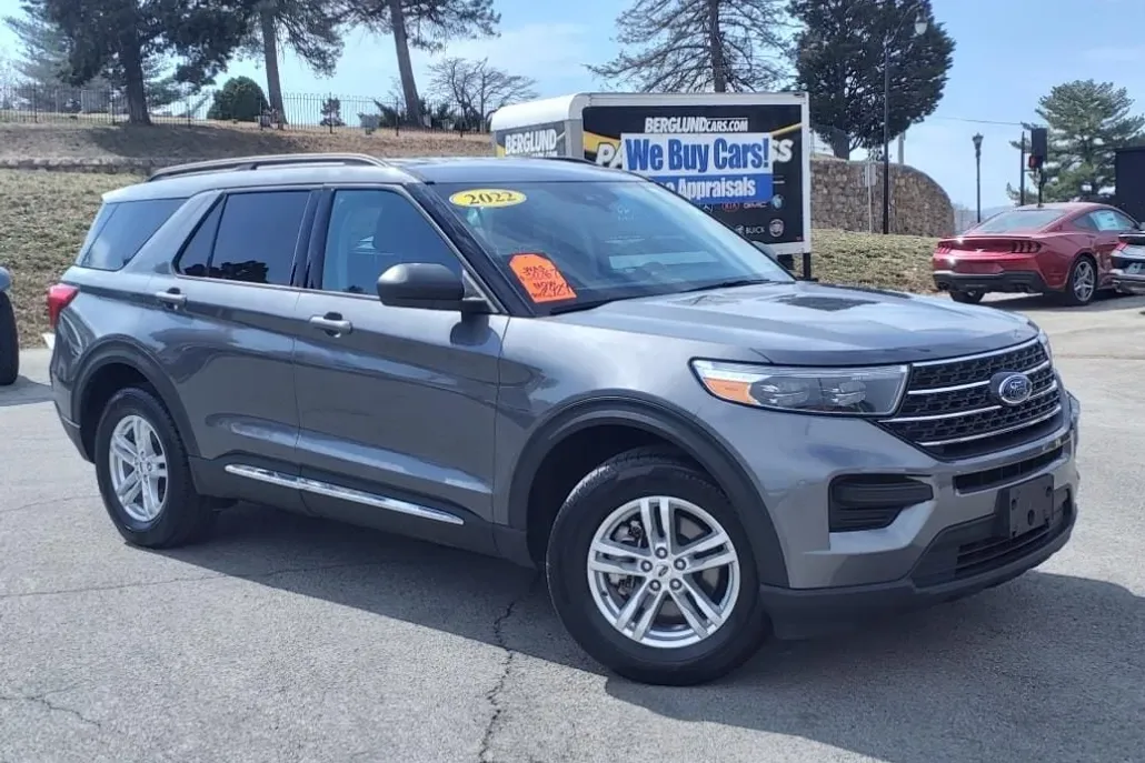 2022 Ford Explorer XLT photo 1