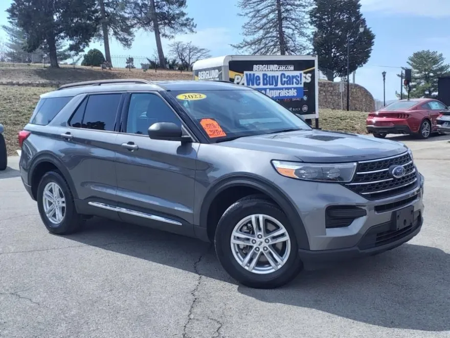 2022 Ford Explorer XLT photo 1
