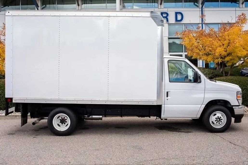 2025 Ford E-350 photo 1