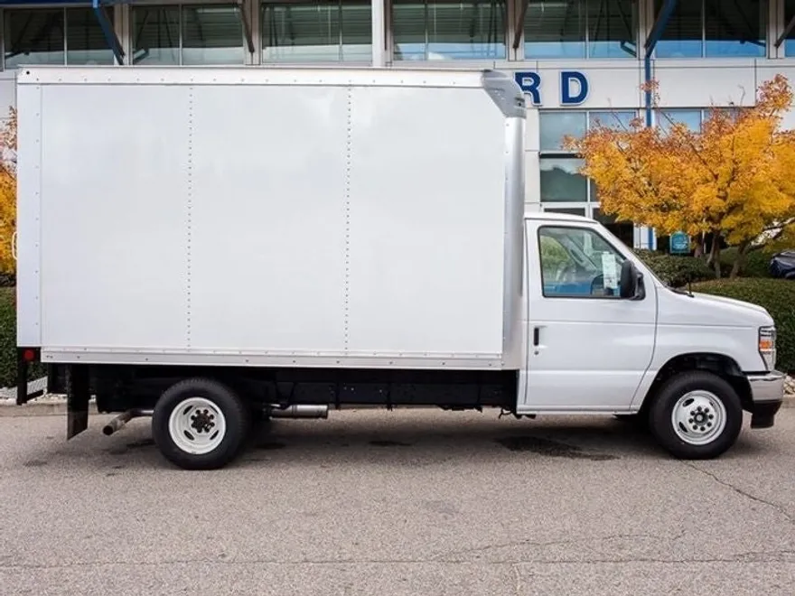 2025 Ford E-350 photo 1
