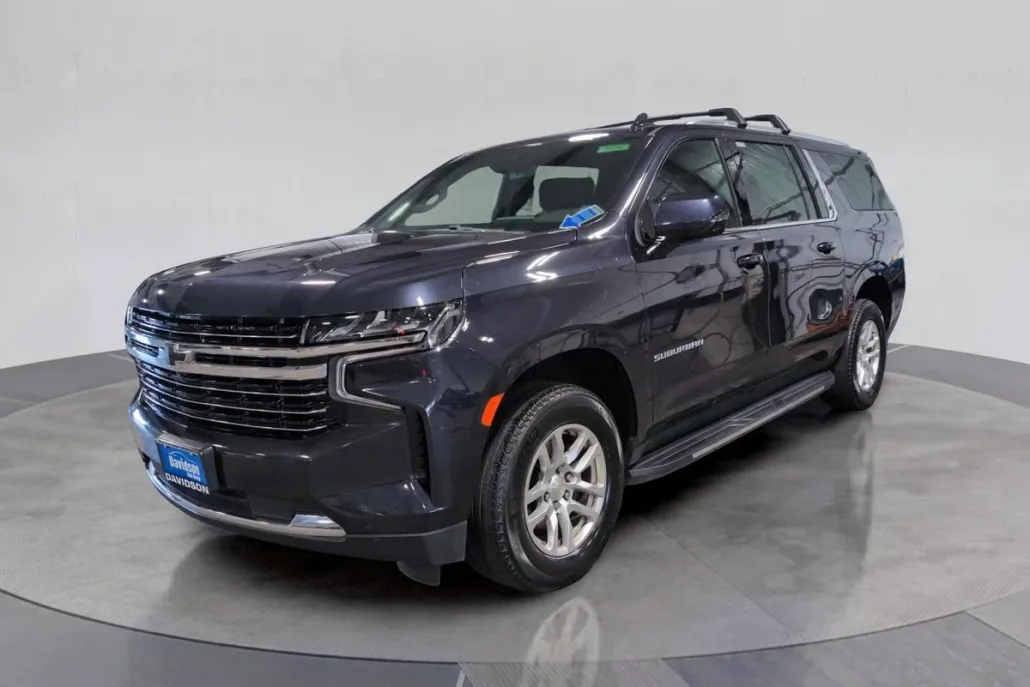 2023 Chevrolet Suburban LT photo 1