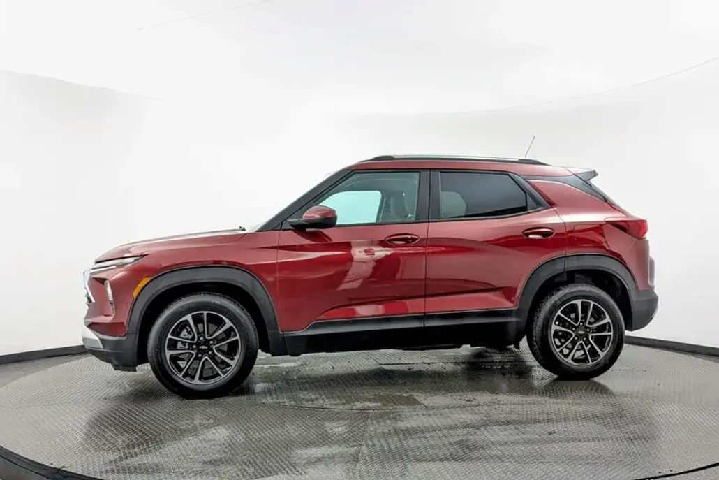 2025 Chevrolet Trailblazer LT photo 1