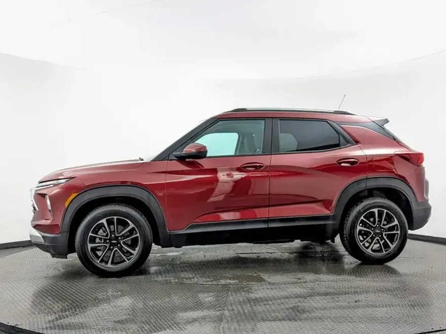 2025 Chevrolet Trailblazer LT photo 1