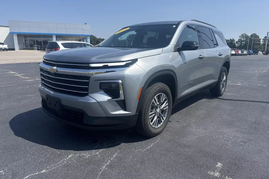2025 Chevrolet Traverse 1LT photo 1