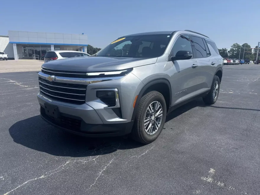 2025 Chevrolet Traverse 1LT photo 1