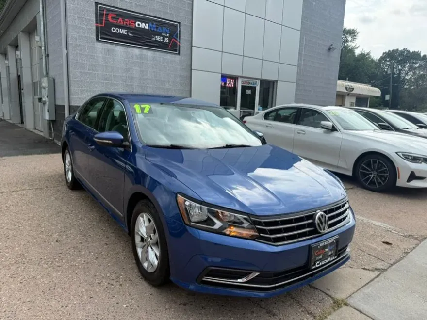 2017 Volkswagen Passat S photo 1