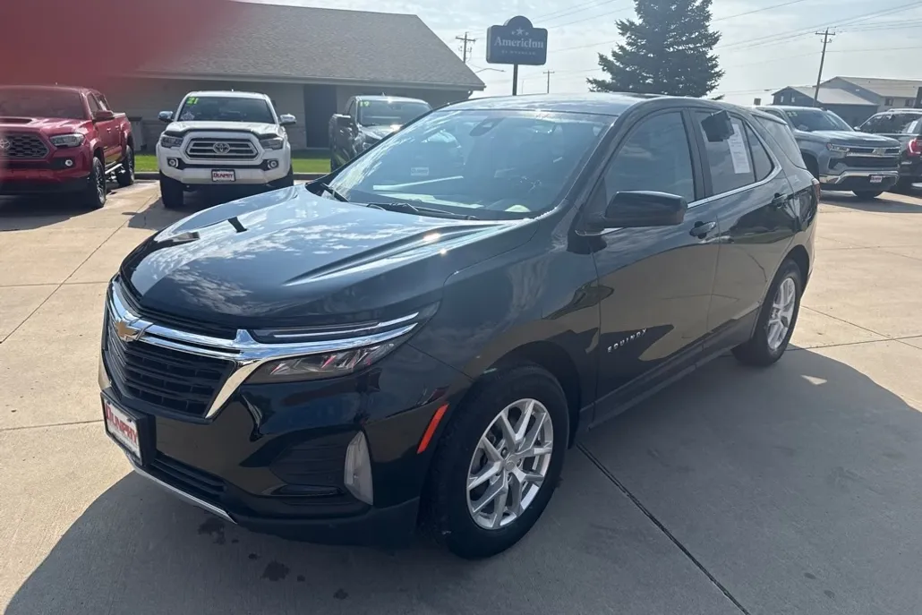 2024 Chevrolet Equinox LT photo 1