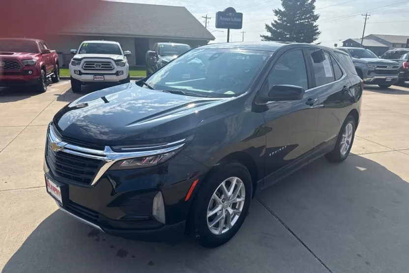 2024 Chevrolet Equinox LT photo 1