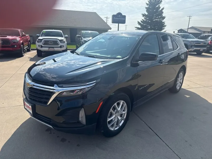 2024 Chevrolet Equinox LT photo 1