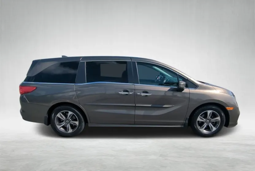 2018 Honda Odyssey Touring photo 1