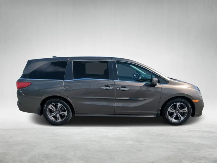 2018 Honda Odyssey Touring photo 1